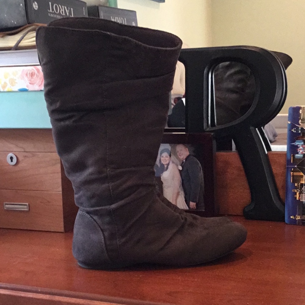 Mid calve length brown Boots